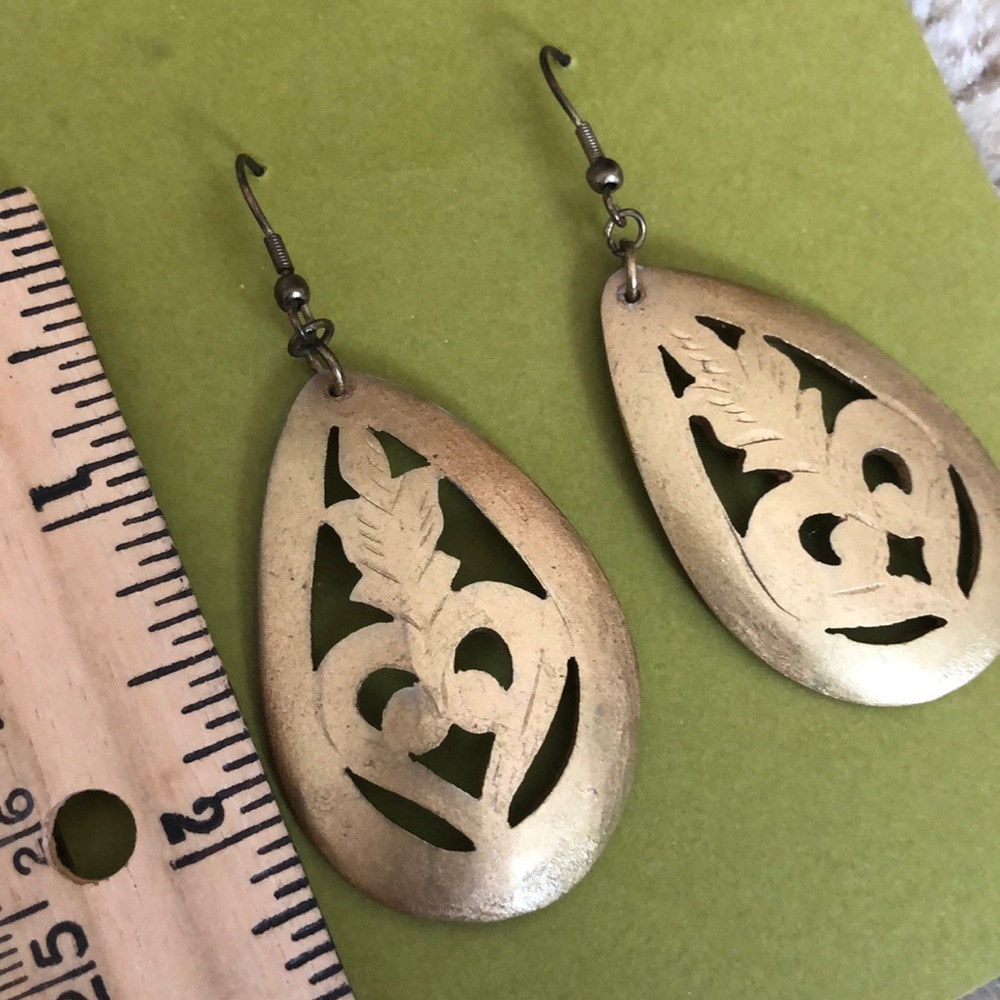 Charlotte Russe gold oval statement earrings - Picture 4 of 7